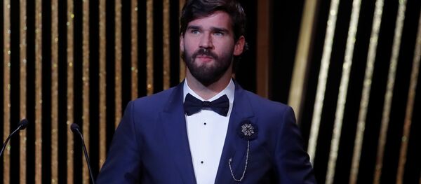 Бразильский футболист Алисон Беккер на церемонии Золотой мяч 2019 - اسپوتنیک افغانستان  