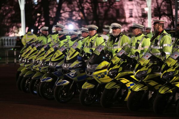 پولیس در کاخ باکینگهام پیش از آغاز نشست سران کشورهای ناتو در لندن
 
 - اسپوتنیک افغانستان  
