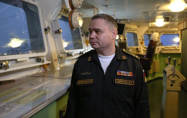 کاپیتان روی ناو موشک هسته ای پتر کبیر - اسپوتنیک افغانستان  