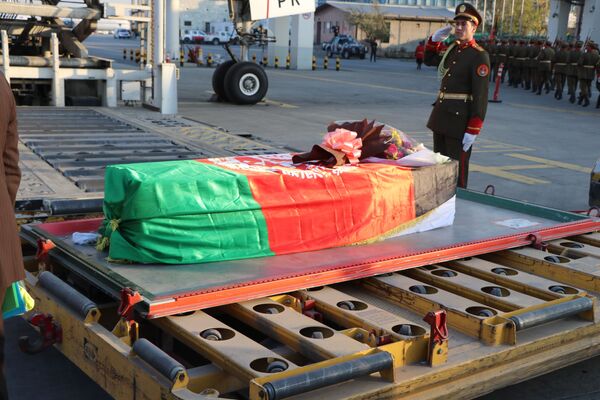گزارش تصویری انتقال جسد ناکامورا به جاپان - اسپوتنیک افغانستان  