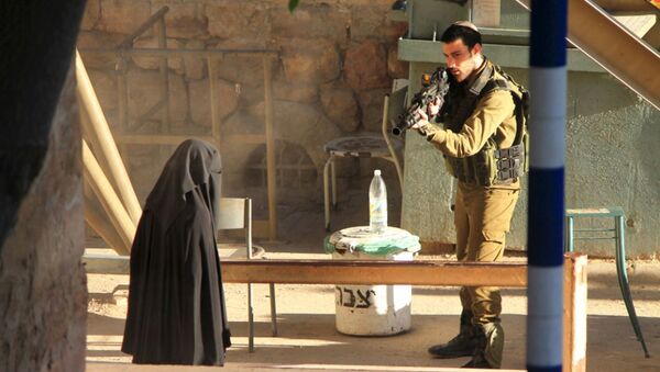 حمله زن فلسطینی با قاچو بر نظامیان اسرائیلی - اسپوتنیک افغانستان  