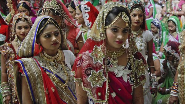 Невесты перед началом массовой свадебной церемонии в Индии - اسپوتنیک افغانستان  