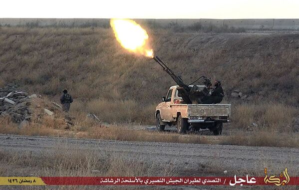 داعشی ها حین انداخت بر طیاره نظامی سوریه در نزدیکی شهر حسکه - اسپوتنیک افغانستان  