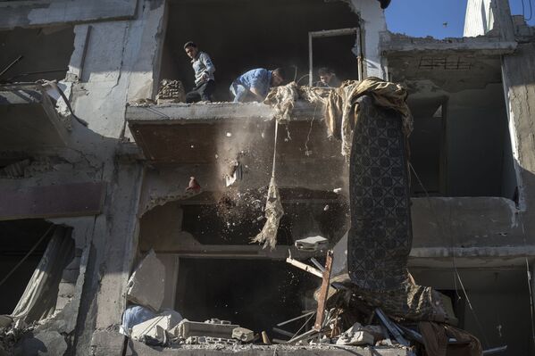 آواره ها در محل حمله تروریستی در حمص - اسپوتنیک افغانستان  