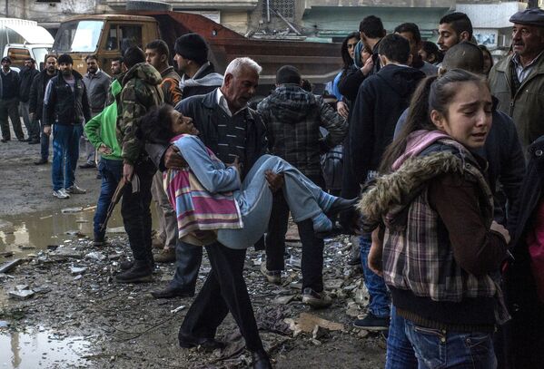 مجروحان در زمان حمله تروریستی در مرکز شهر حمص - اسپوتنیک افغانستان  