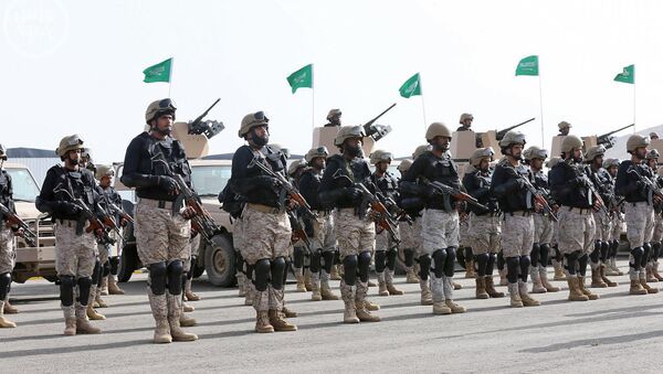 In this photo provided by the Saudi Press Agency (SPA), Royal Saudi Land Forces and units of Special Forces of the Pakistani army take part in a joint military exercise called Al-Samsam 5 in Shamrakh field, north of Baha region, southwest Saudi Arabia, Monday, March 30, 2015 - اسپوتنیک افغانستان  
