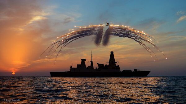 Эскадронный миноносец Великобритании HMS Dragon и вертолет Lynx во время учений  - اسپوتنیک افغانستان  