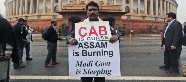 تظاهرات علیه قانون جدید در هند به خشونت کشیده شد   تظاهرات علیه قانون جدید در هند به خشونت کشیده شد - اسپوتنیک افغانستان