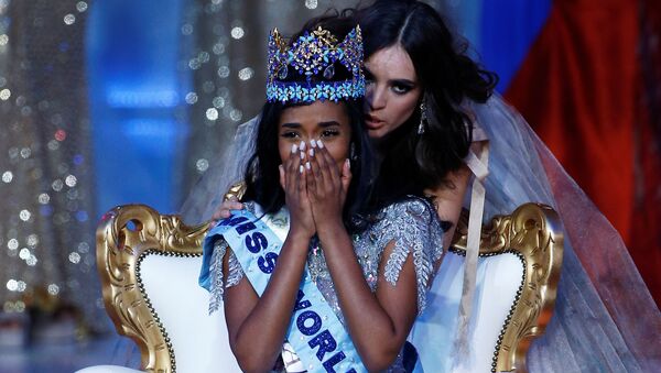 مراسم مرحله فینال کنکور ملکه زیبایی جهان در لندن/ نماینده جامائیکا
 - اسپوتنیک افغانستان  