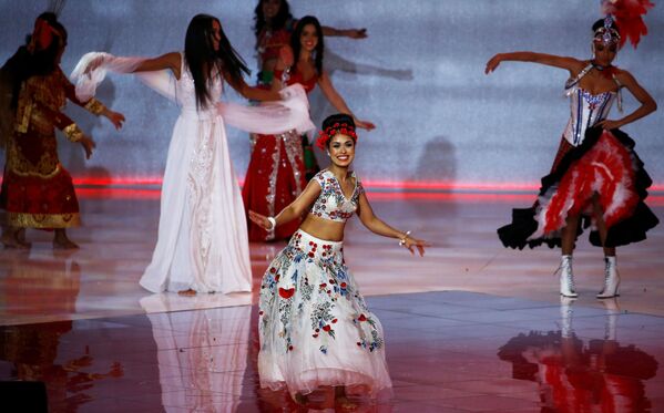 مراسم مرحله فینال کنکور ملکه زیبایی جهان در لندن/نماینده بریتانیا
 - اسپوتنیک افغانستان  