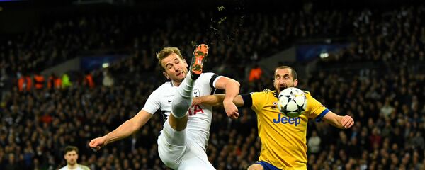 Soccer Football - Champions League Round of 16 Second Leg - Tottenham Hotspur vs Juventus - Wembley Stadium, London, Britain - March 7, 2018 Tottenham's Harry Kane in action with Juventus’ Giorgio Chiellini Soccer Football - Champions League Round of 16 Second Leg - Tottenham Hotspur vs Juventus - Wembley Stadium, London, Britain - March 7, 2018 Tottenham's Harry Kane in action with Juventus’ Giorgio Chiellini - اسپوتنیک افغانستان