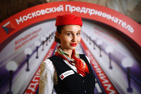 متروی مسکو با خوشتیپ ترین کارکنان اش  - اسپوتنیک افغانستان  