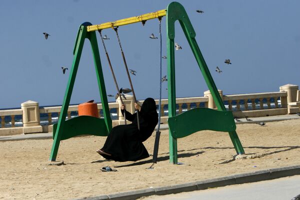 زنان حین تفریح در ساحل شهر جده عربستان - اسپوتنیک افغانستان  