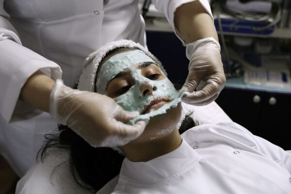 دختری در آرایشگاه شهر الریاض - اسپوتنیک افغانستان  