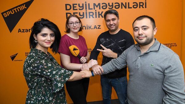 Сотрудники Sputnik Азербайджан во время флешмоба в поддержку Sputnik Эстония - اسپوتنیک افغانستان  