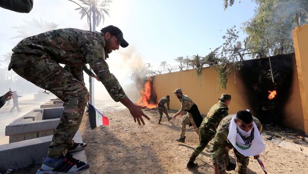 ادامه اعتراضات در عراق؛ سفارت امریکا فعالیت های قنسولی اش را متوقف کرد - اسپوتنیک افغانستان  