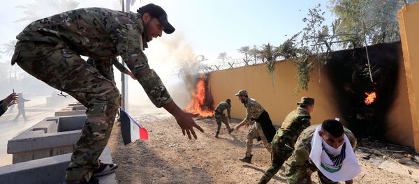 ادامه اعتراضات در عراق؛ سفارت امریکا فعالیت های قنسولی اش را متوقف کرد - اسپوتنیک افغانستان  