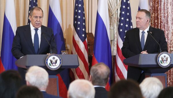 Министр иностранных дел России Сергей Лавров и госсекретарь США Майк Помпео на пресс-конференции по итогам встречи в Вашингтоне - اسپوتنیک افغانستان  