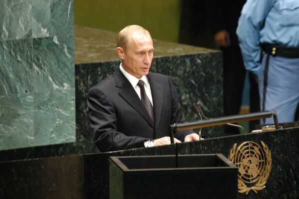 رئیس‌جمهور روسیه ولادیمیر پوتین در 58 مین جلسه مجمع عمومی سازمان ملل متحد در سفر کاری خود به ایالات متحده امریکا 
 - اسپوتنیک افغانستان  