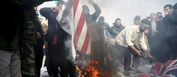 ایرانیها بیرقهای امریکا، اسرائيل و بریتانیا را آتش زدند ایرانیها بیرقهای امریکا، اسرائيل و بریتانیا را آتش زدند - اسپوتنیک افغانستان