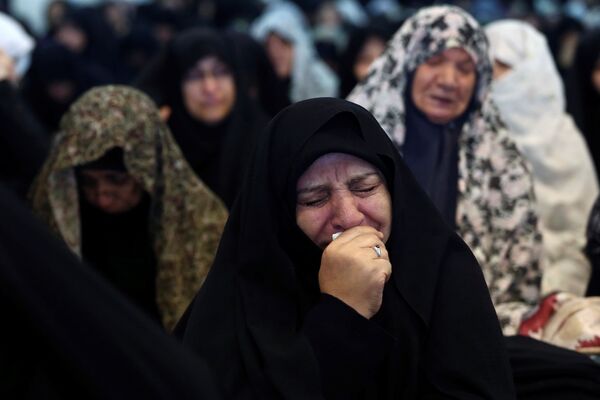 زنان در حال گریه پس از کشته‌شدن جنرال قاسم سلیمانی در حمله نیروهای امریکایی در بغداد - اسپوتنیک افغانستان  
