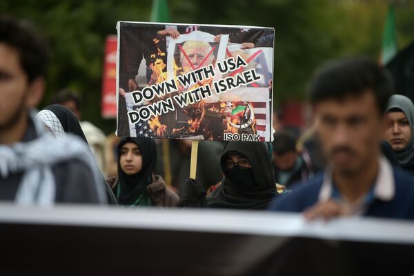 تظاهرات در ایران پس از  کشته‌شدن جنرال قاسم سلیمانی در حمله نیروهای امریکایی در بغداد  - اسپوتنیک افغانستان  