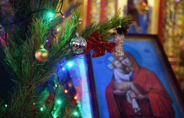برگزاری جشن کریسمس در کلیسای سنت میخائیل در گروزنی - اسپوتنیک افغانستان  