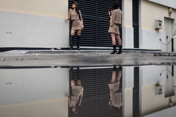 دختران ویتنامی هنگام عکسبرداری در هانوی. - اسپوتنیک افغانستان  