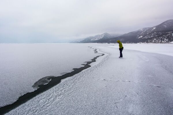 دریاچه بایکال در اسارت یخ های زمستانی - اسپوتنیک افغانستان  
