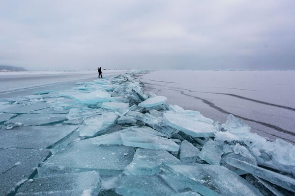یخ های زمستانی در ساحل دریاچه بایکال - اسپوتنیک افغانستان  