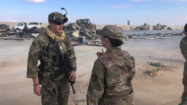 سربازان امریکایی در پایگاه نظامی عین الاسد در عراق پس از حمله راکتی ایران  - اسپوتنیک افغانستان  