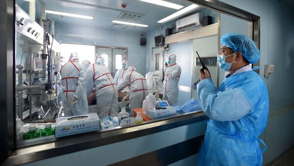 Китайские медики в инфекционном отделении больницы города Ухань - اسپوتنیک افغانستان  