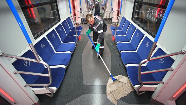 تمیز کردن قطارهای مترو مسکو - اسپوتنیک افغانستان  