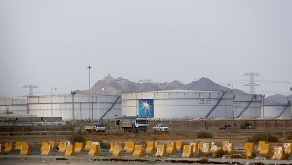 حوثی‌ها از حمله بر تاسیسات نفتی سعودی آرامکو خبر دادند - اسپوتنیک افغانستان  