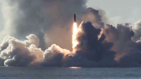 پرتاب موشک Bulava در محدوده آموزش Kura از زیر دریایی یوری Dolgoruky در دریای سفید - اسپوتنیک افغانستان  