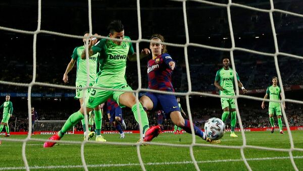 Игрок Барселоны Антуан Гризманн забивает гол в матче с Леганесом - اسپوتنیک افغانستان  