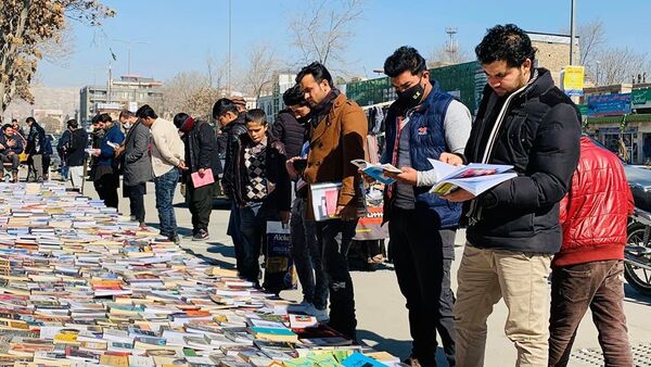 نمایشگاه خیابانی کتاب در خیرخانه کابل برگزار شد - اسپوتنیک افغانستان  