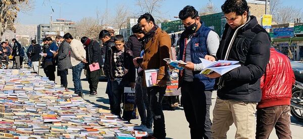 نمایشگاه خیابانی کتاب در خیرخانه کابل برگزار شد نمایشگاه خیابانی کتاب در خیرخانه کابل برگزار شد - اسپوتنیک افغانستان