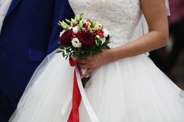 عروس جوان در مراسم عروسی خود در روسیه - اسپوتنیک افغانستان  