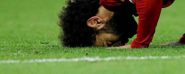 Мохамед Салах во время матча между футбольными командами Ливерпуль и Саутгемптон Мохамед Салах во время матча между футбольными командами Ливерпуль и Саутгемптон - اسپوتنیک افغانستان