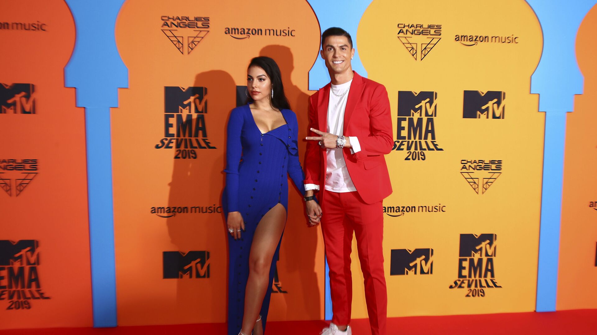 Криштиану Роналду и его подруга Джорджина Родригес на European MTV Awards в Севилье, 2019 год - اسپوتنیک افغانستان  , 1920, 20.06.2021