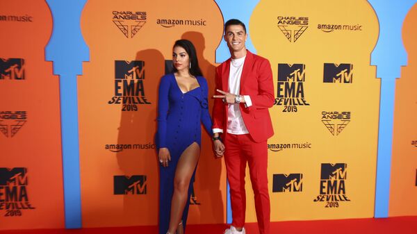 Криштиану Роналду и его подруга Джорджина Родригес на European MTV Awards в Севилье, 2019 год - اسپوتنیک افغانستان  