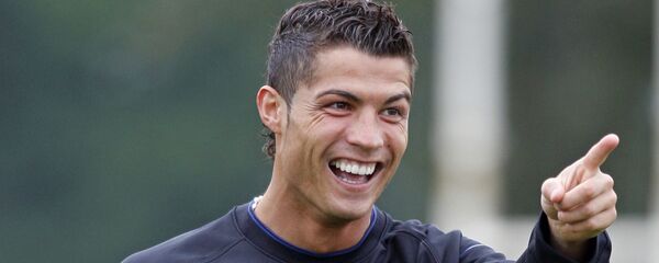 Футболист Криштиану Роналду на тренировке Футболист Криштиану Роналду на тренировке - اسپوتنیک افغانستان