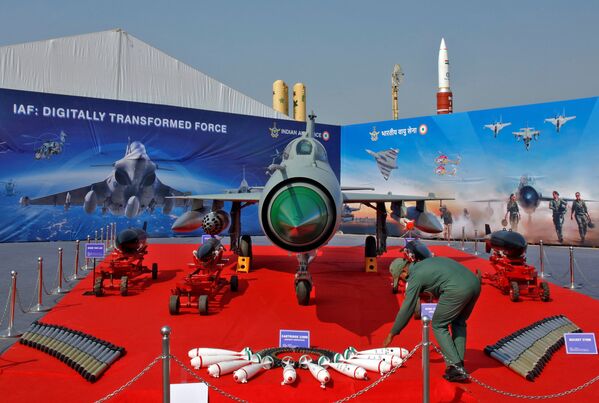 جنگندۀ میگ-21 در نمایشگاه بین‌المللی دفاعی هند  - اسپوتنیک افغانستان  