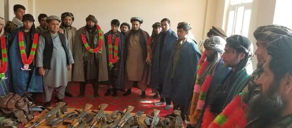 یک فرمانده طالبان با افرادش در ولایت فاریاب به دولت تسلیم شد یک فرمانده طالبان با افرادش در ولایت فاریاب به دولت تسلیم شد - اسپوتنیک افغانستان