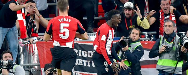 Игроки команды Athletic Bilbao радуются голу - اسپوتنیک افغانستان  