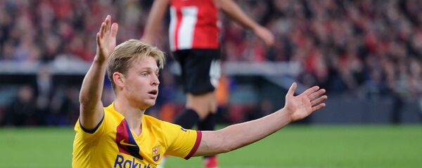 Игрок команды FC Barcelona Френки де Йонг Игрок команды FC Barcelona Френки де Йонг - اسپوتنیک افغانستان