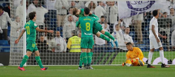 Футболисты во время матча между командами Реал Мадрид и Реал Сосьедад в Мадриде Футболисты во время матча между командами Реал Мадрид и Реал Сосьедад в Мадриде - اسپوتنیک افغانستان