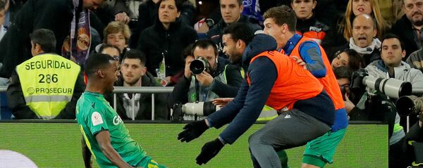 Игрок Александер Исак после окончания матча между командами Реал Мадрид и Реал Сосьедад в Мадриде - اسپوتنیک افغانستان  