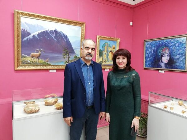 نمایشگاه آثار سید زمر نقاش ورزیده افغان در الابوگای تاتارستان نمایشگاه آثار سید زمر نقاش ورزیده افغان در الابوگای تاتارستان - اسپوتنیک افغانستان